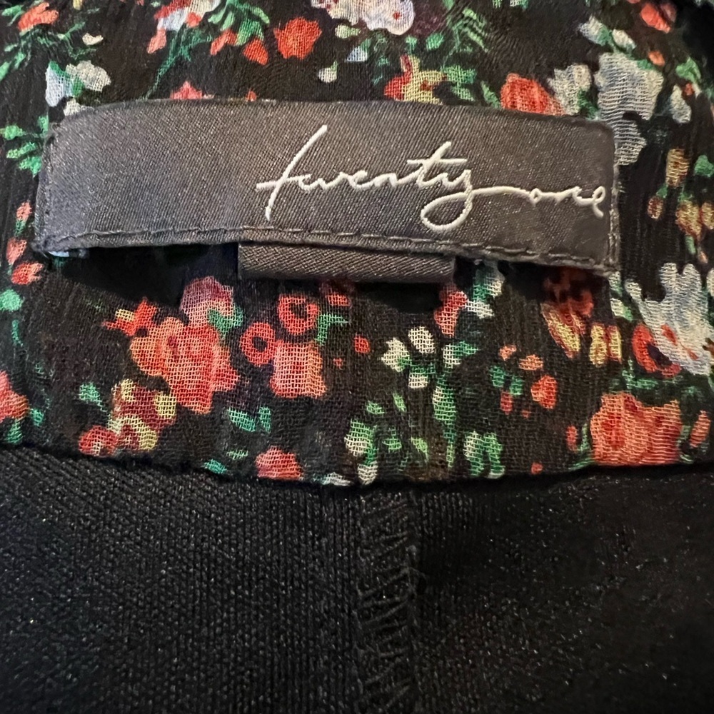 ⭐️Forever 21 Floral Ruffle Mini Skirt - Picture 4 of 5